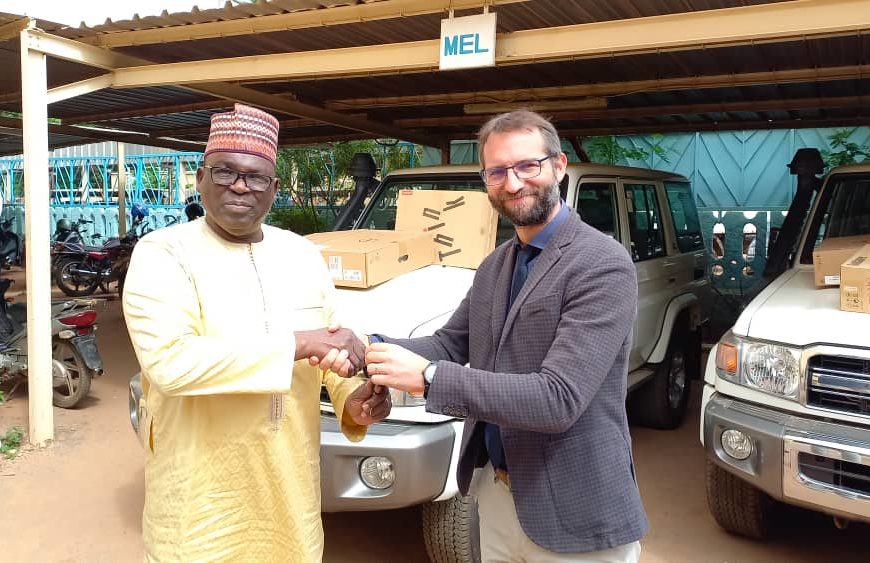 Cérémonie de réception de deux véhicules de marque Toyota Land Cruiser