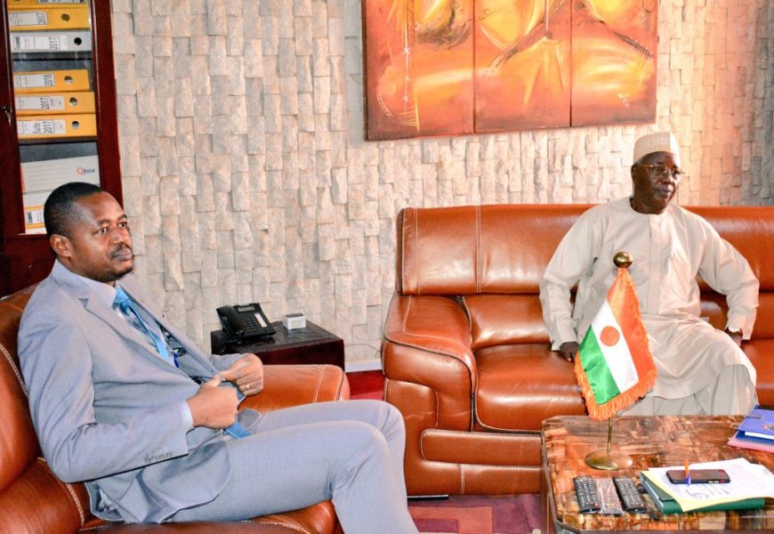 Rencontre du Ministre de l’Agriculture avec  les responsables du  Feed the Future Sorghum and Millet Innovation Laboratory (SMIL) et du  Représentant Résident de la commission UEMOA  à  niamey ce mercredi  22 février 2023