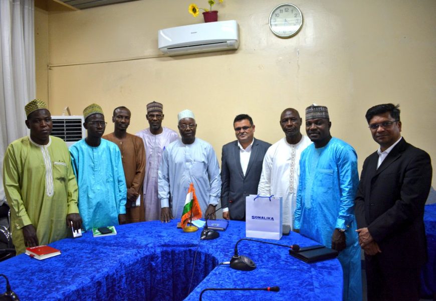 Rencontre du ministre de l’Agriculture avec les représentants de  SOLANIKA , une société indienne   de fabrication  des tracteurs agricoles le mardi 23 mai 2023