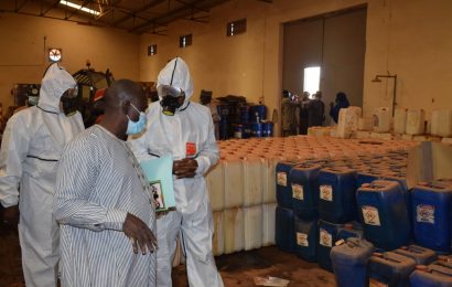 Visite de travail du Ministre de l’Agriculture et de l’Élevage au Magasin Phytosanitaire de la Direction Générale de la Protection des Végétaux situé à Sonrey