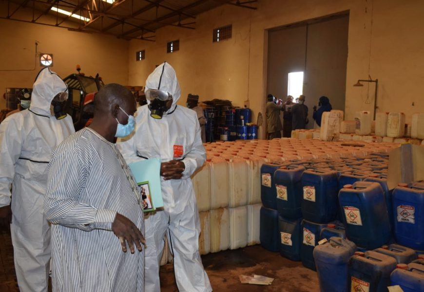 Visite de travail du Ministre de l’Agriculture et de l’Élevage au Magasin Phytosanitaire de la Direction Générale de la Protection des Végétaux situé à Sonrey